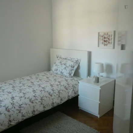 Rent this 4 bed room on Rua Pinheiro Chagas 46 in 1050-180 Lisbon, Portugal