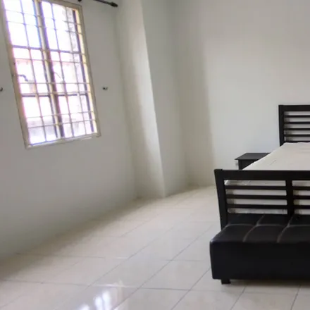 Rent this 3 bed apartment on unnamed road in Bandar Nusaputra, 47130 Sepang
