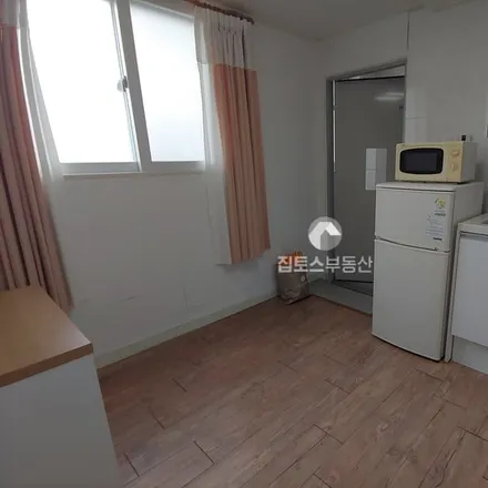 Rent this studio apartment on 서울특별시 서대문구 연희동 703-1