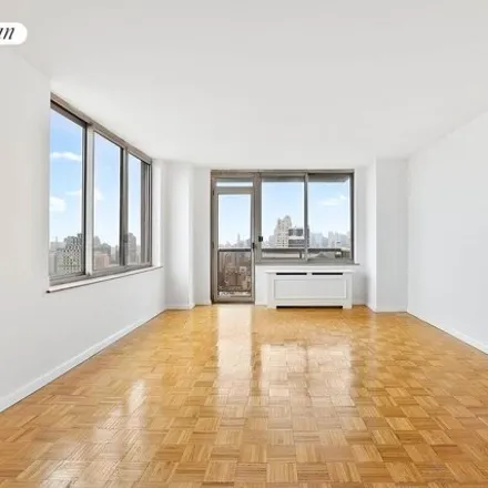 Image 7 - The Monarch, 200 East 89th Street, New York, NY 10128, USA - Condo for rent