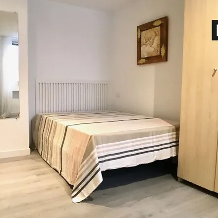 Rent this 6 bed room on Madrid in Calle del Poeta Joan Maragall, 54