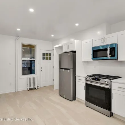 Image 8 - 396 Jewett Avenue, New York, NY 10302, USA - Apartment for rent