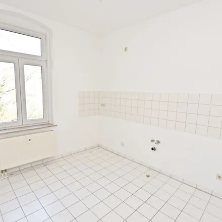 Rent this 3 bed apartment on Altendorfer Straße 18 in 09113 Chemnitz, Germany