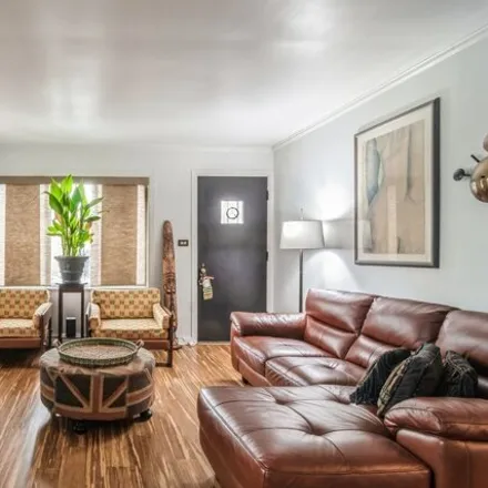 Image 3 - 4015 West Crystal Street, Chicago, IL 60651, USA - House for sale
