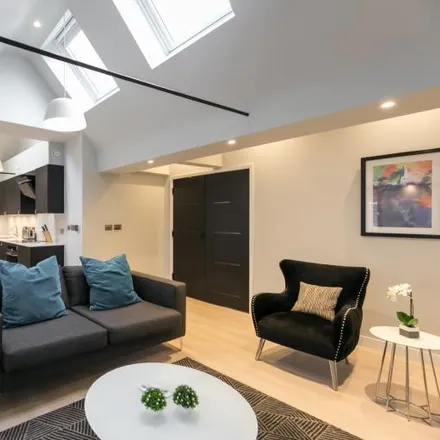 Rent this 1 bed apartment on 44 Wellington St  London