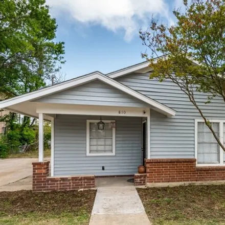 Buy this 4 bed house on 810 E Euclid Ave in San Antonio, Texas