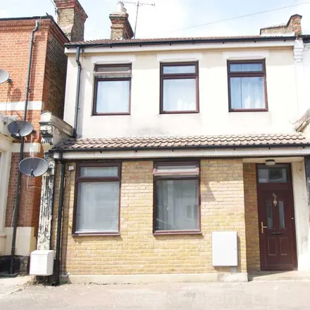 Image 2 - Queens Road, Southend-on-Sea, SS1 1PX, United Kingdom - Room for rent