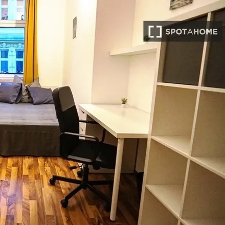 Rent this 4 bed room on Novaragasse 38 in 1020 Vienna, Austria