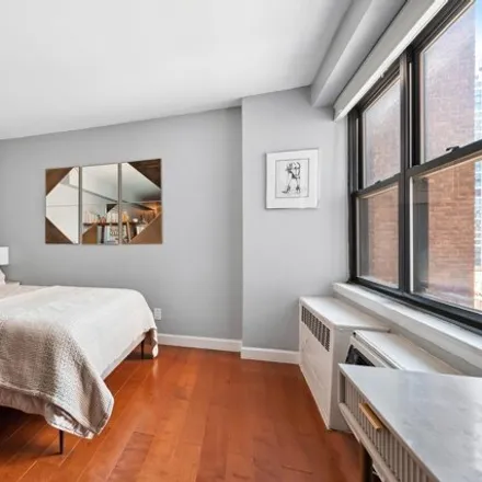 Image 5 - 1565 1st Avenue, New York, NY 10028, USA - Apartment for sale
