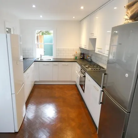 Rent this 3 bed townhouse on Church Road in London, N17 8AL