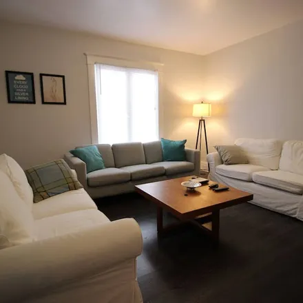 Rent this 3 bed house on Niagara Falls in ON L2E 1Z5, Canada