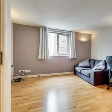 Image 3 - Radici, 31 Almeida Street, Angel, London, N1 1AD, United Kingdom - Apartment for rent