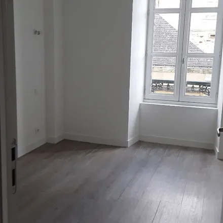 Rent this 2 bed apartment on 5 place de l'Église in 53400 Craon, France