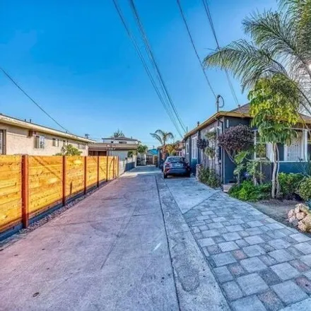 Rent this 3 bed house on 1586 West 36th Street in Los Angeles, CA 90018
