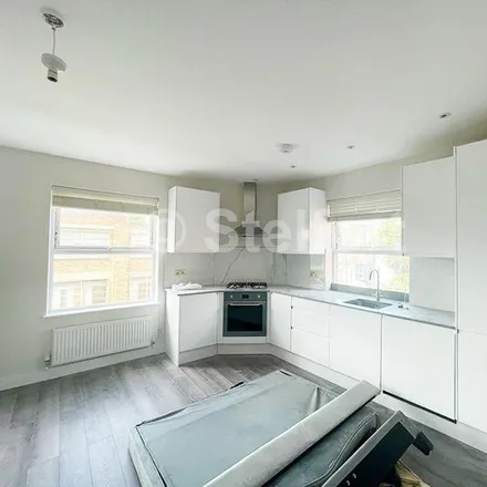 Image 3 - Femaura, 458 Hornsey Road, London, N4 3GY, United Kingdom - Apartment for rent