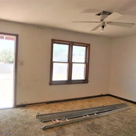 Image 2 - 101 East 7th Street, Iraan, TX 79744, USA - House for sale