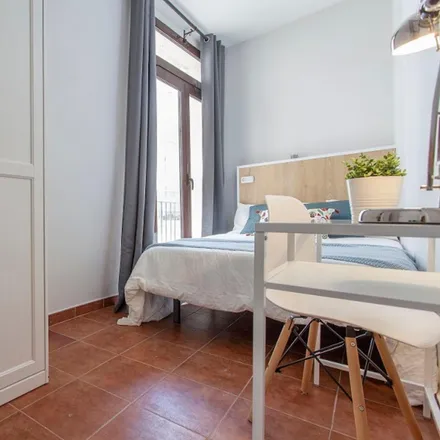 Rent this 15 bed room on Carrer de Calatrava in 17, 46001 Valencia