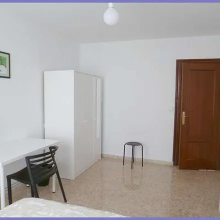 Image 2 - Calle Pablo Iglesias, 28, 50018 Zaragoza, Spain - Apartment for rent