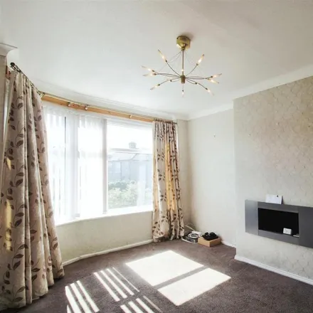 Image 2 - Larch Hill Crescent, Bradford, BD6 1DS, United Kingdom - House for rent