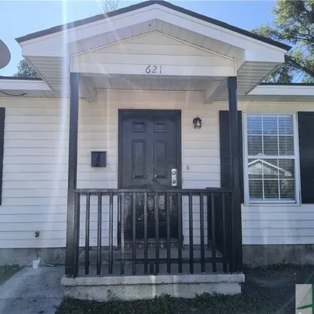 Buy this 3 bed house on 661 West 31st Street in Savannah, GA 31415