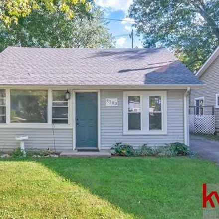 Buy this 2 bed house on 1300 Applewood Street in Oakland County, MI 48386