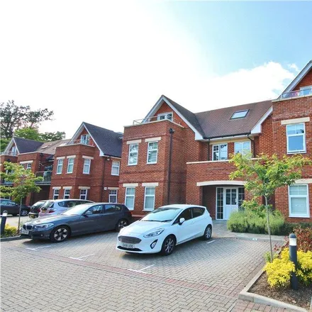 Rent this 2 bed apartment on St Mark's Road in Binfield, RG42 4BB