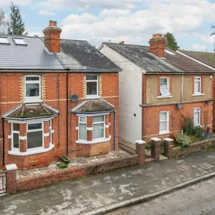 Rent this 3 bed duplex on Napier Road in Royal Tunbridge Wells, TN2 5AT