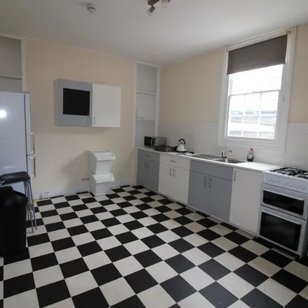 Image 2 - 2 St David's Terrace, Exeter, EX4 3RF, United Kingdom - Apartment for rent