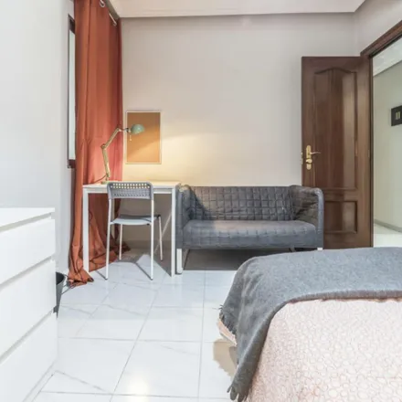 Image 9 - Carrer del Doctor Manuel Candela, 31, 46022 Valencia, Spain - Apartment for rent