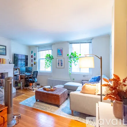 Rent this studio apartment on 213 Newbury St