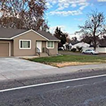 Buy this 2 bed house on 2302 West 4th Avenue in Kennewick, WA 99336