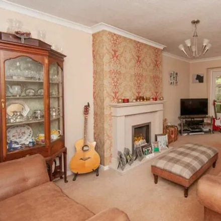 Image 4 - Somersby Avenue, Chesterfield, S42 7LY, United Kingdom - House for sale
