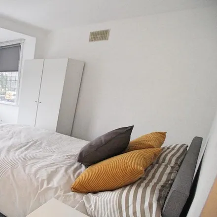 Rent this 3 bed apartment on 123 Otley Road in Leeds, LS6 4BA