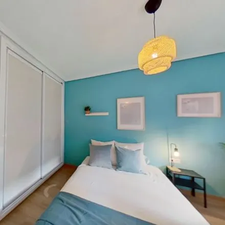 Rent this 3 bed room on Calle de Carmen Descalzo in 1, 28801 Alcalá de Henares