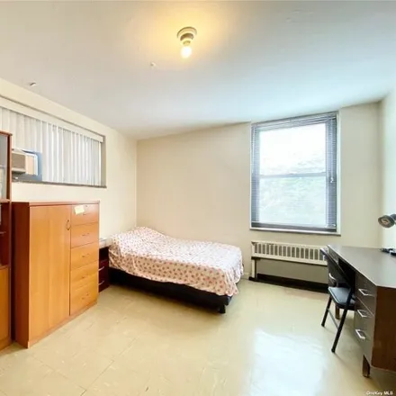 Image 6 - 86-15 Dongan Avenue, New York, NY 11373, USA - Apartment for sale