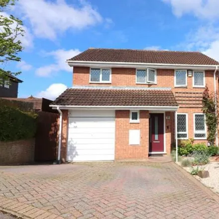 Buy this 5 bed house on Evergreen Way in Luton, LU3 4AL