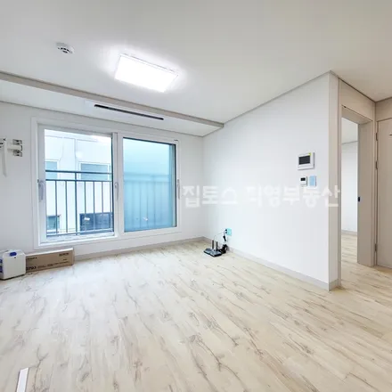 Rent this 2 bed apartment on 서울특별시 송파구 잠실동 312-18