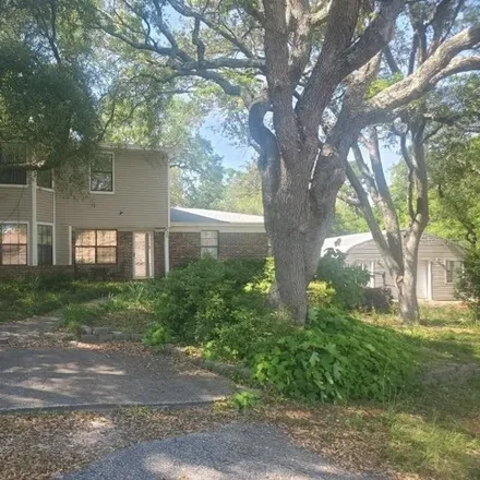 Buy this 5 bed house on 428 Detroit Avenue in Valparaiso, Okaloosa County