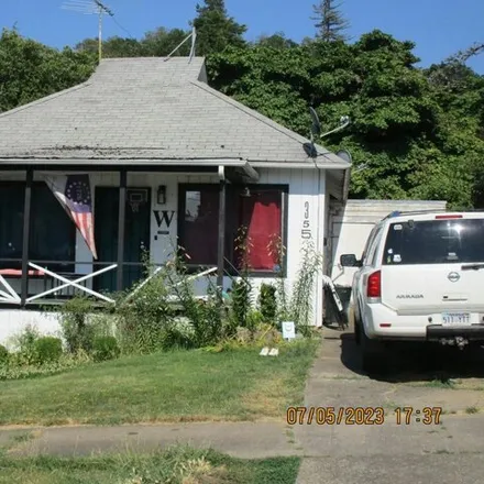 Image 1 - 361 Southeast Pitzer Street, Roseburg, OR 97470, USA - House for sale
