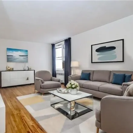 Image 3 - 2531 East 7th Street, New York, NY 11235, USA - Apartment for sale