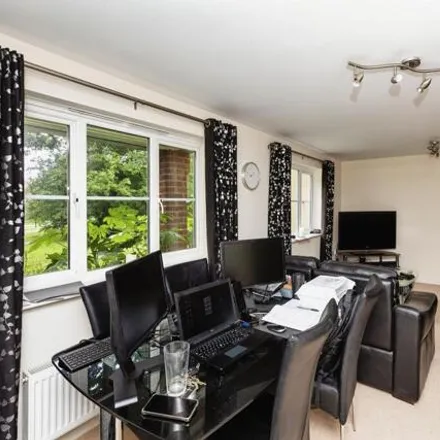 Image 4 - Bluebell Road, Cheeseman's Green, TN23 3GJ, United Kingdom - Apartment for sale