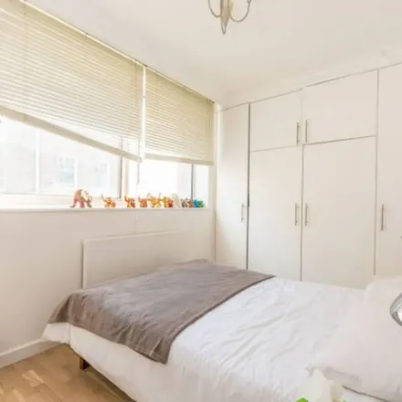 Rent this 3 bed apartment on Marugame Udon in 449 Strand, London