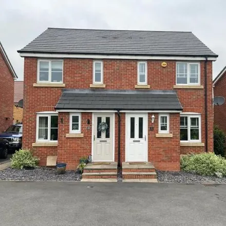 Rent this 2 bed duplex on Squirel Bank in Droitwich Spa, WR9 7FF