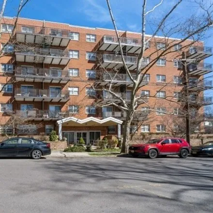Buy this 1 bed condo on 7 Valley Place in Highland Park, NJ 08904