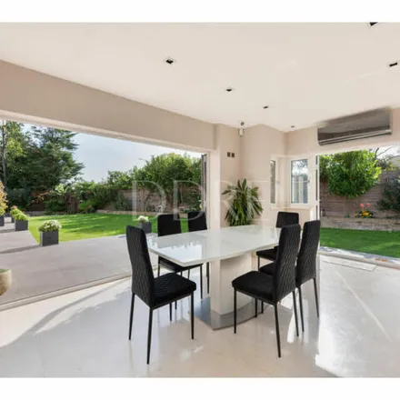 Image 6 - Anthony Close, London, NW7 4QS, United Kingdom - House for sale