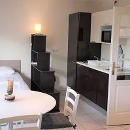 Image 3 - 20 Avenue Docteur Fabre, 06160 Antibes, France - Apartment for rent