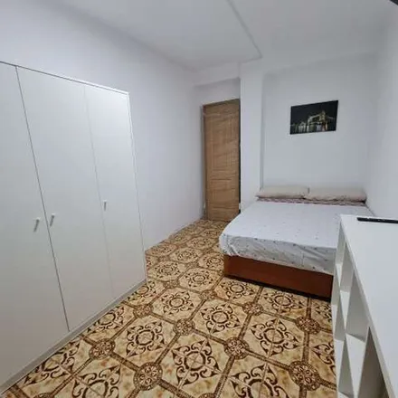 Rent this 5 bed apartment on Avenida de Navarra in 50017 Zaragoza, Spain