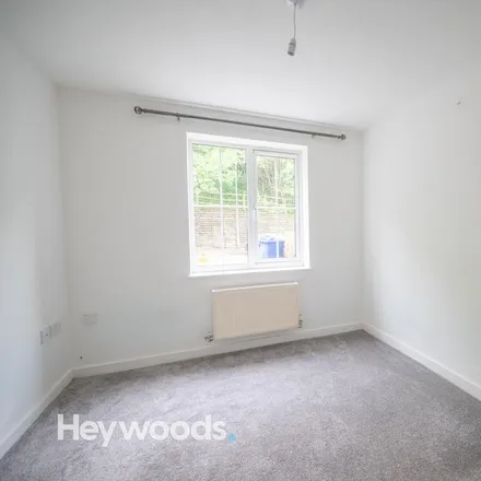 Image 7 - Valley View, Newcastle-under-Lyme, ST5 3FB, United Kingdom - Townhouse for rent