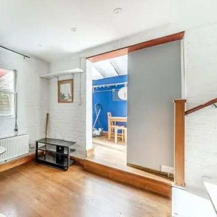 Rent this 1 bed apartment on 279a Finborough Road in London, SW10 9AJ