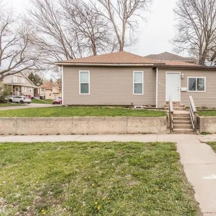 Buy this 2 bed house on 890 West 4th Street in Sioux Falls, SD 57104
